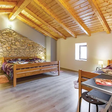 Awesome Home In Peruski With Wifi Casa de Férias *